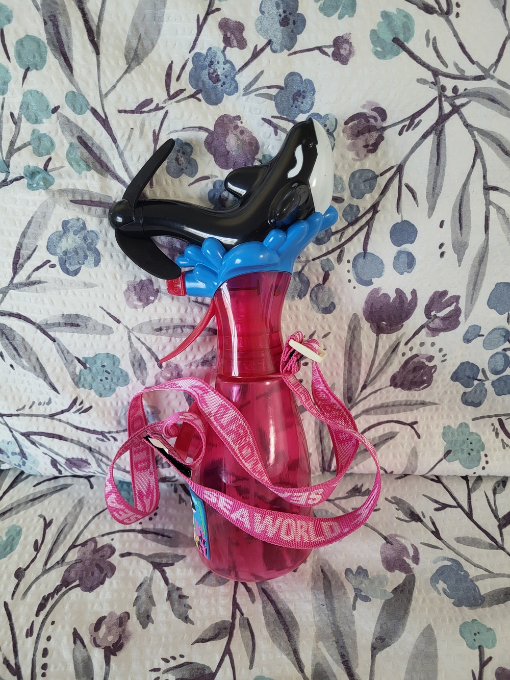SeaWorld Orca Whale Misting Fan w/strap - Pink, Memorabilia